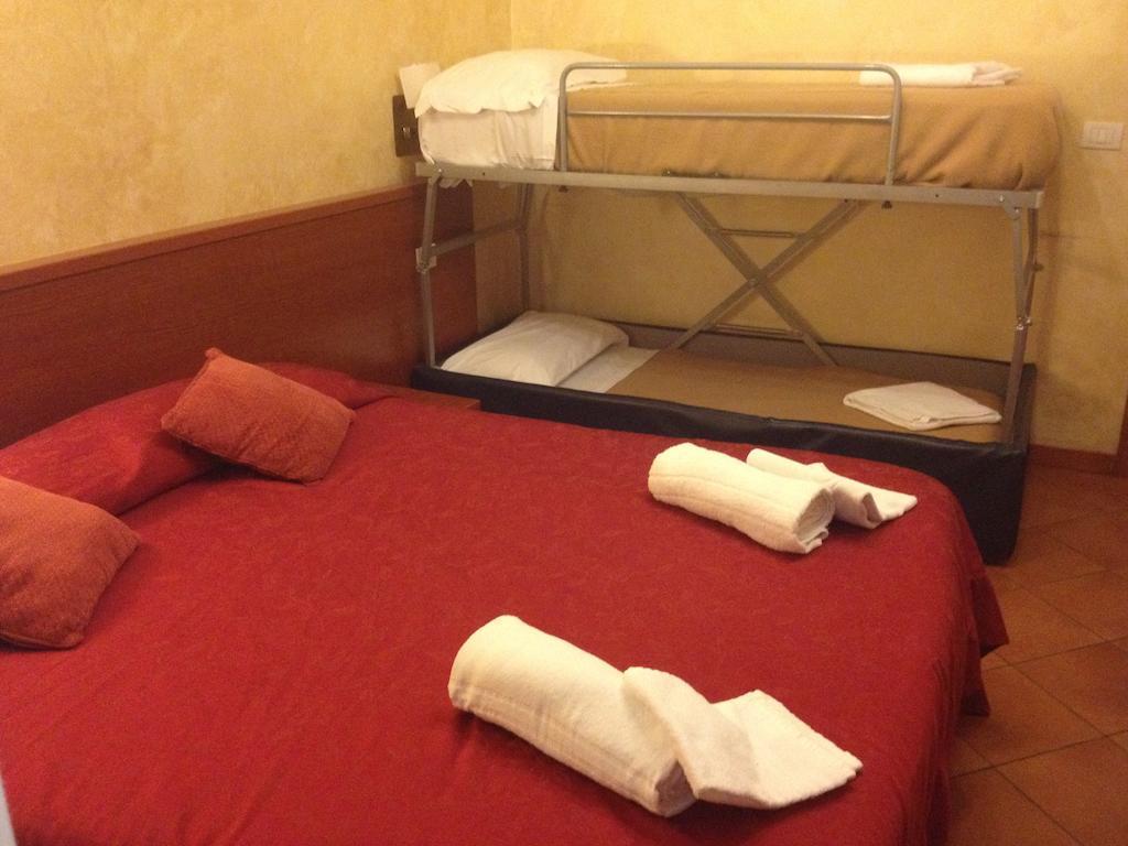 Roma Termini Inn Phòng bức ảnh