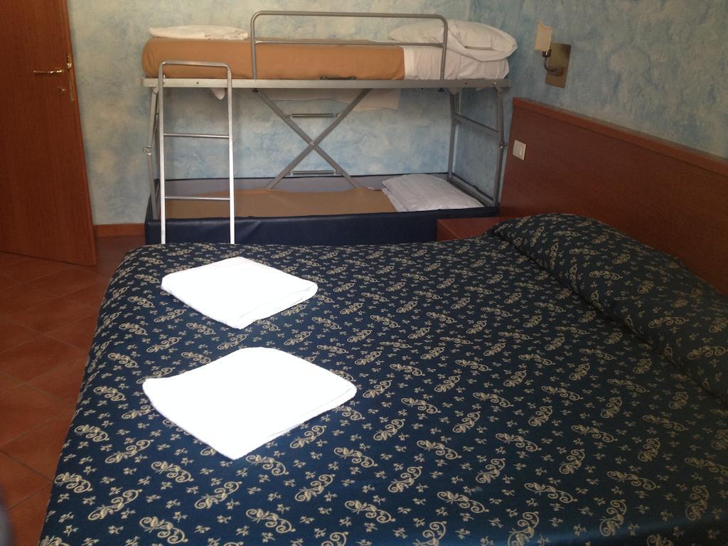Roma Termini Inn Phòng bức ảnh